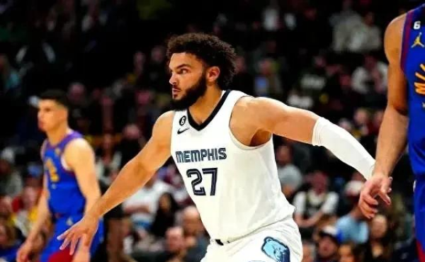 Rockets đã ký hợp đồng với người khác, từng chơi cho Magic, và có hai hợp đồng hai chiều và một ứng 